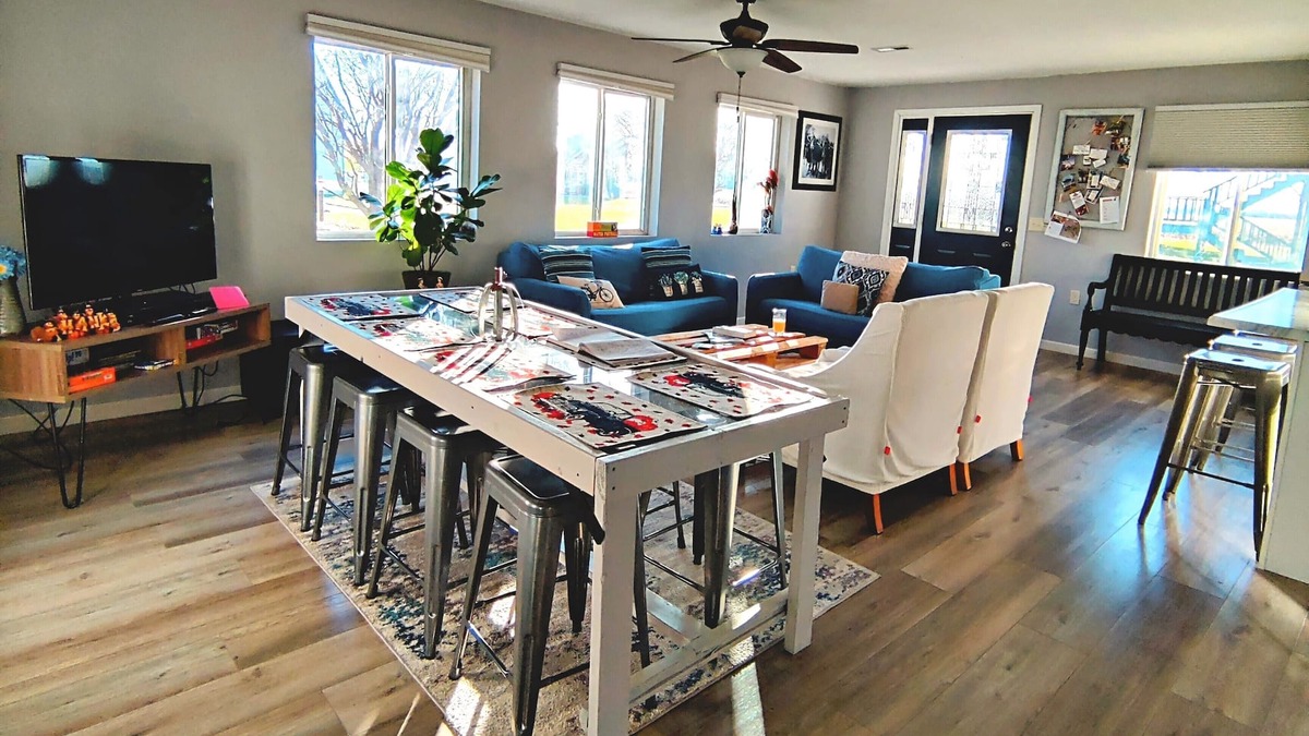 Burbank Cottage | Authentic country living in South Dakota- Close to I-29