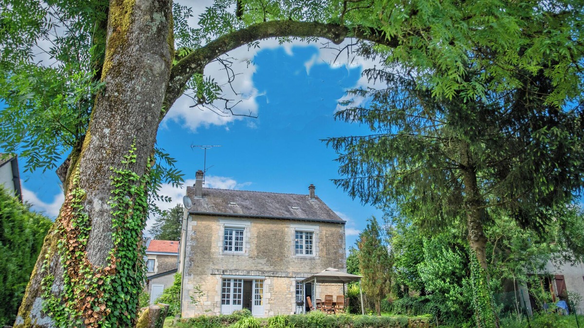 Guignicourt-sur-Vence House | Authentic house with view in French Ardennes