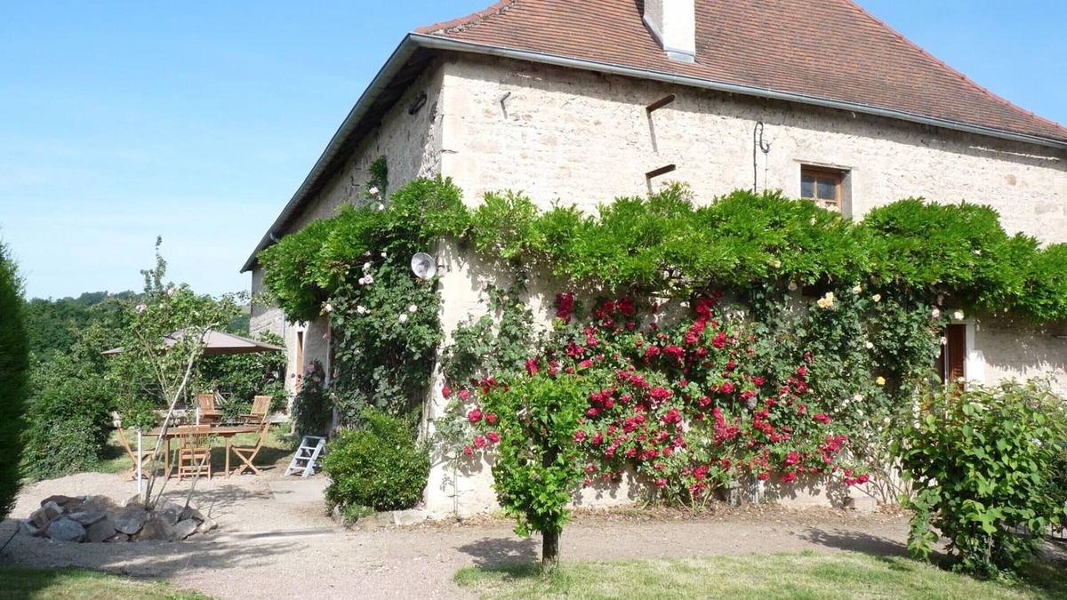 Saint-Etienne-de-Vicq Cottage | Authentic cottage with shared pool, garden and wifi in Saint-Étienne-de-Vicq
