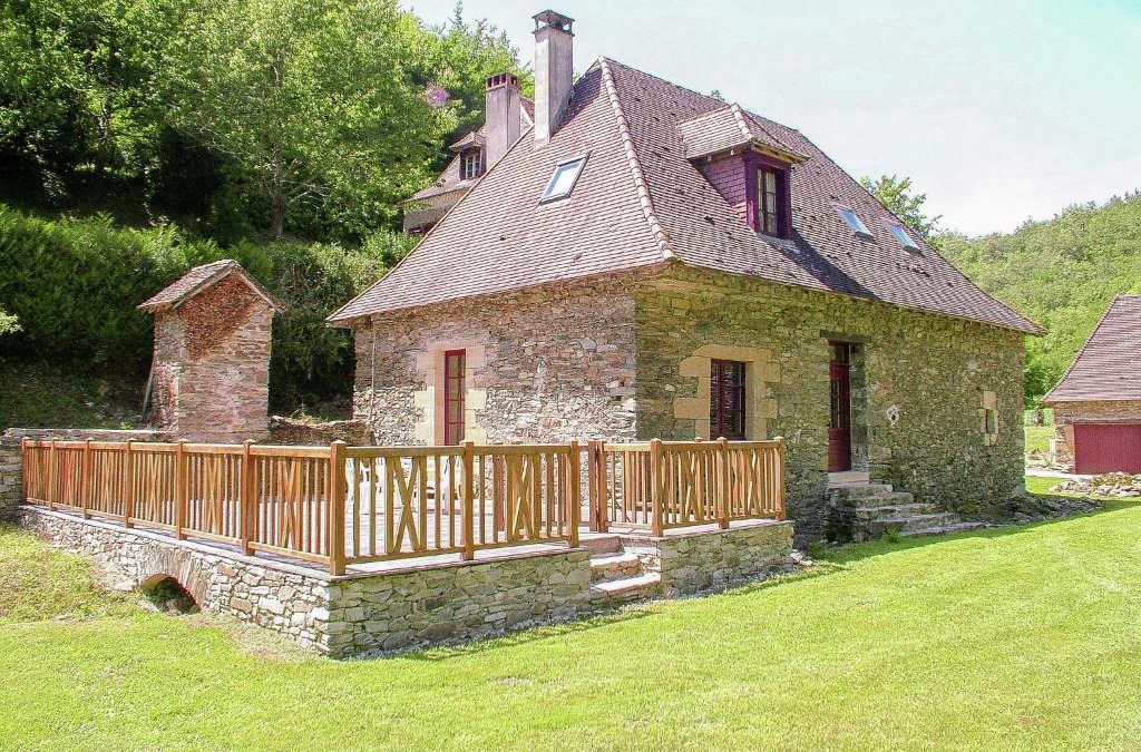 Saint-Medard-d'Excideuil House | Authentic cottage with heated pool 12x6 close to a river surrounded by nature