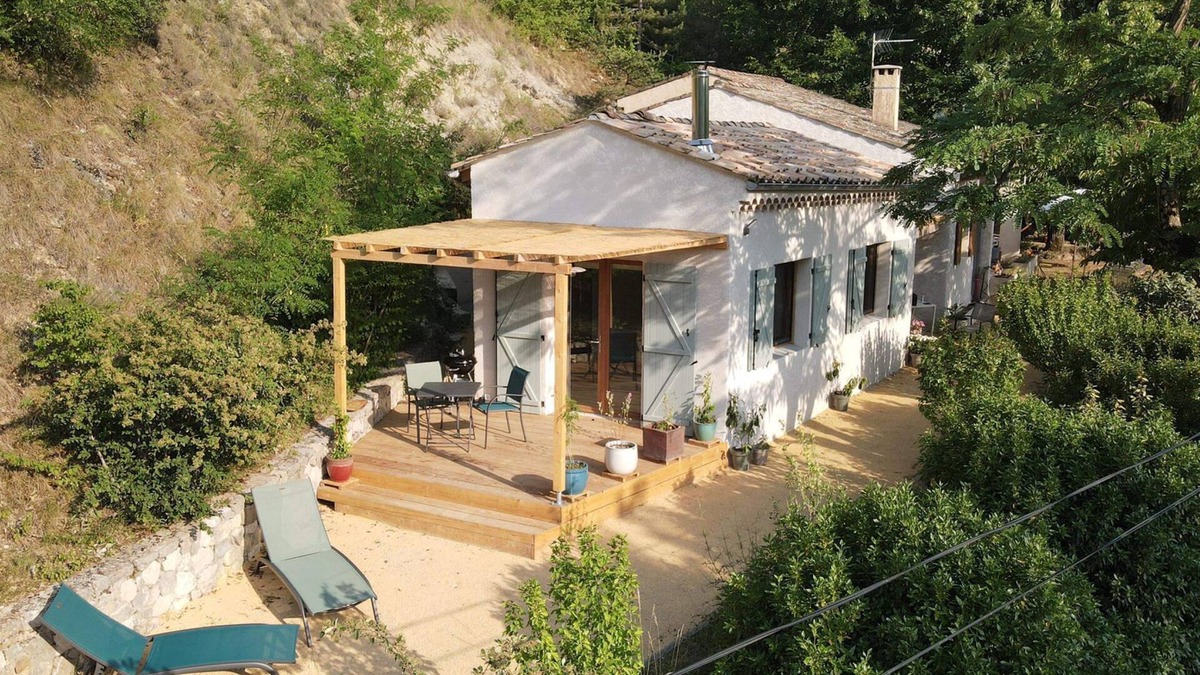 Saillans House | Authentic gîte, nature, calm, swimming pool, relaxation, activities and scents