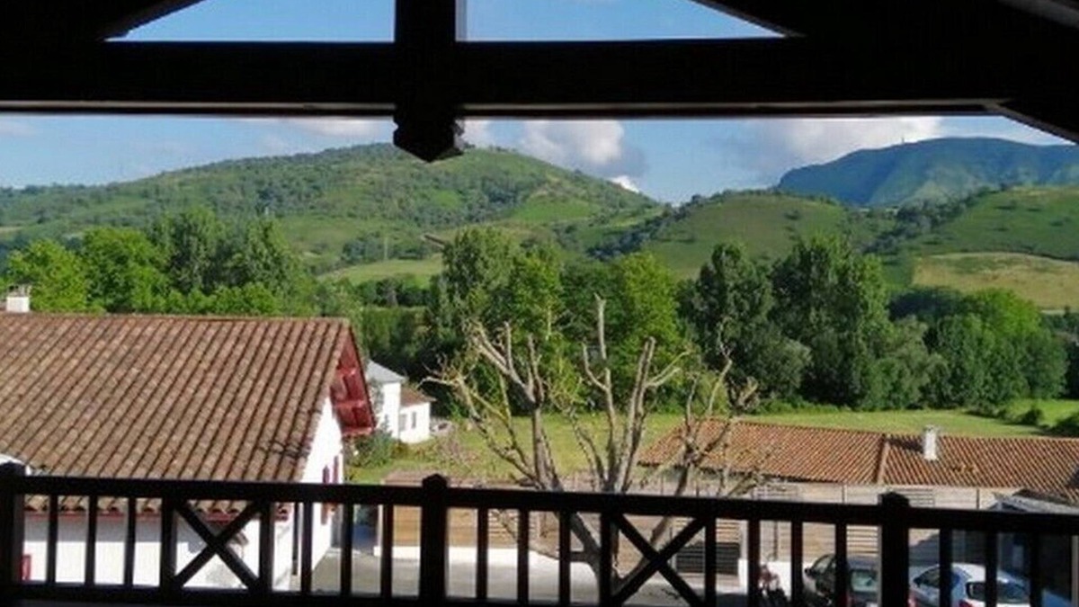 Osses Cottage | Authentic gite with mountain views & private spa