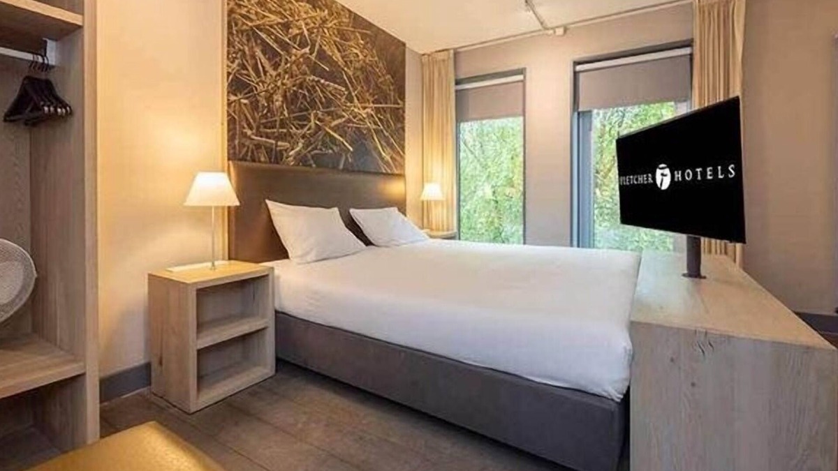 Coevorden Hotel | Authentic Historic Room in Refurbished Warehouse Near Mien Ruys Gardens