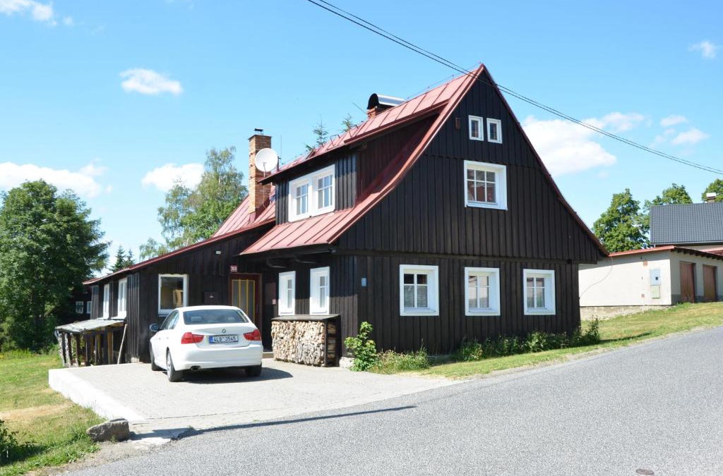 Prichovice House | Authentic Holiday Home in P chovice with Garden