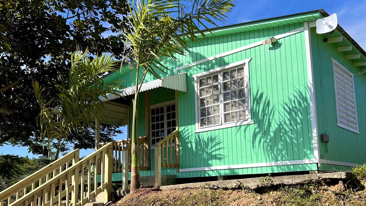 Tanama Cabin | Authentic home in the peaceful coffee mountains