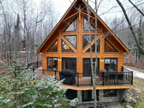 Amherst Apartment | Authentic Log Cabin - Billard Spa - Le Scandinave