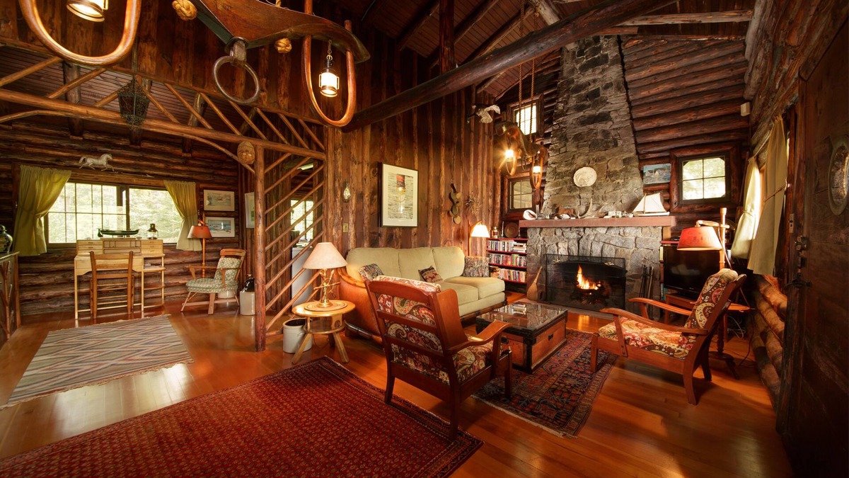 East Boothbay Cabin | Authentic Log Cabin on Damariscotta River W/Dock and Moorings