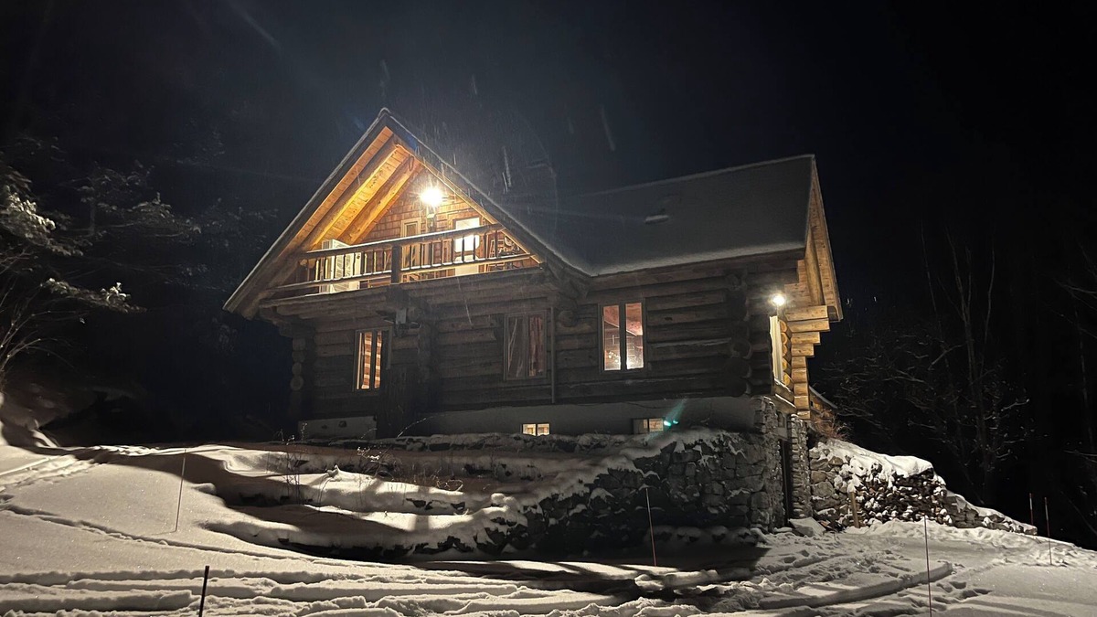 Littleton Cabin | Authentic log cabin in Littleton, NH