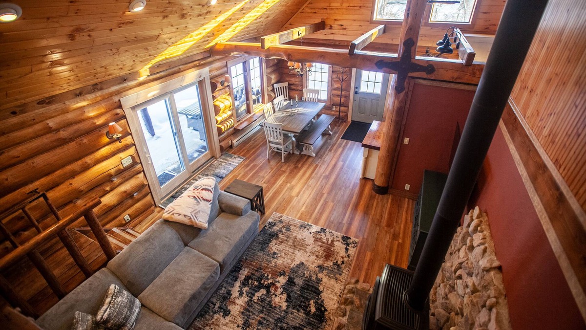 Carlton Cabin | Authentic log cabin with cozy fireplace nestled in the woods