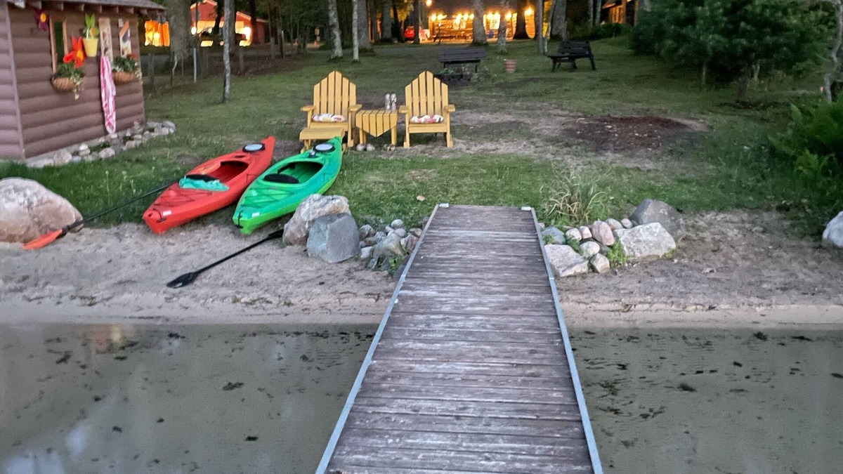 Baldwin House | Authentic Log Cottage on Wolf Lake