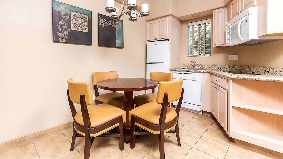 North Scottsdale Hotel | Authentic Southwest Getaway! Full Kitchen, Swimming Pool, Free Parking!