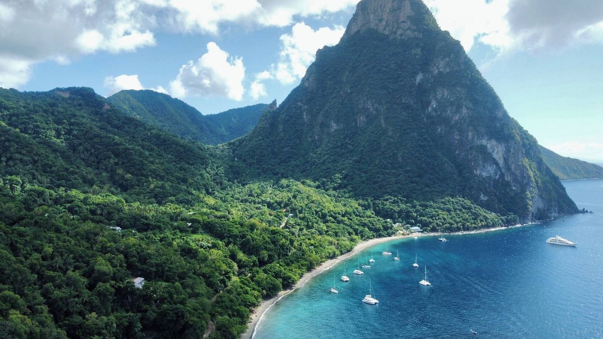 Soufriere Villa | Authentic St. Lucian Experience at Prestigious 2-bed Villa - Colibri Cottage