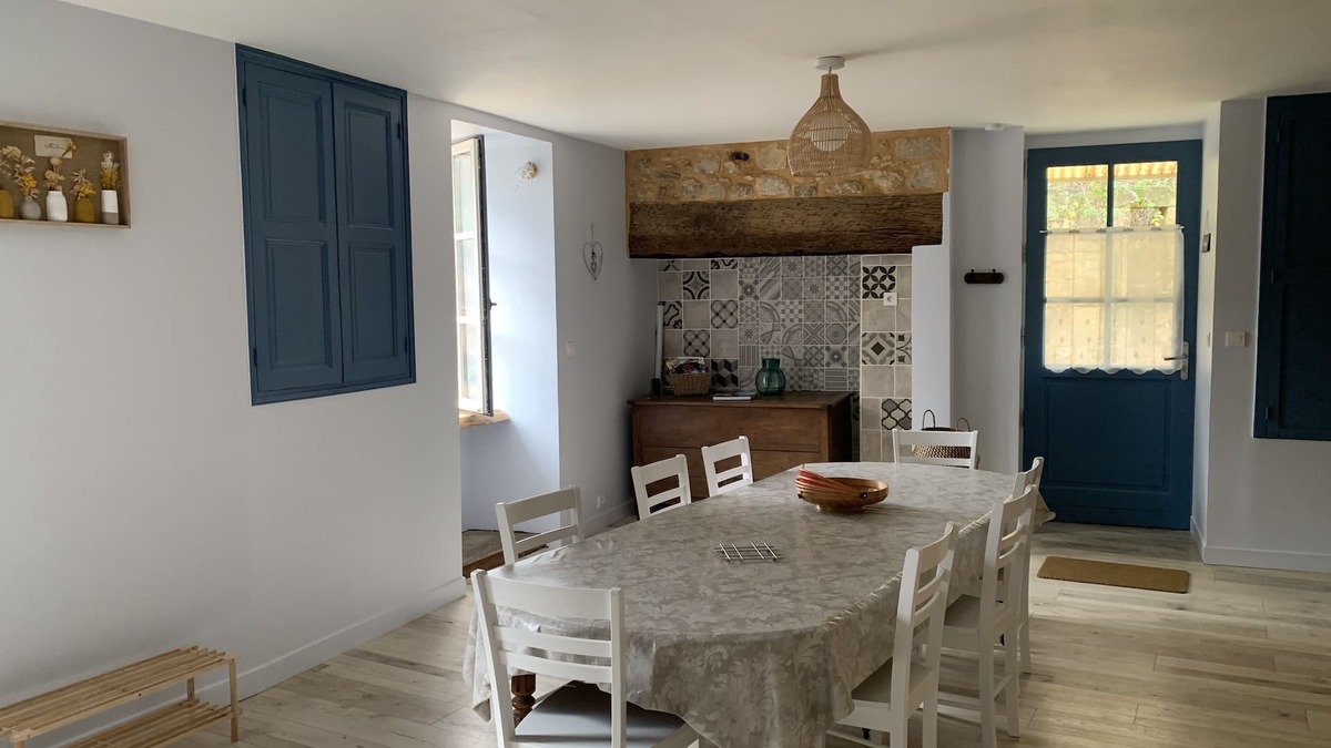 Berbiguieres House | Authentic stone house in a typical village at the foot of a castle!