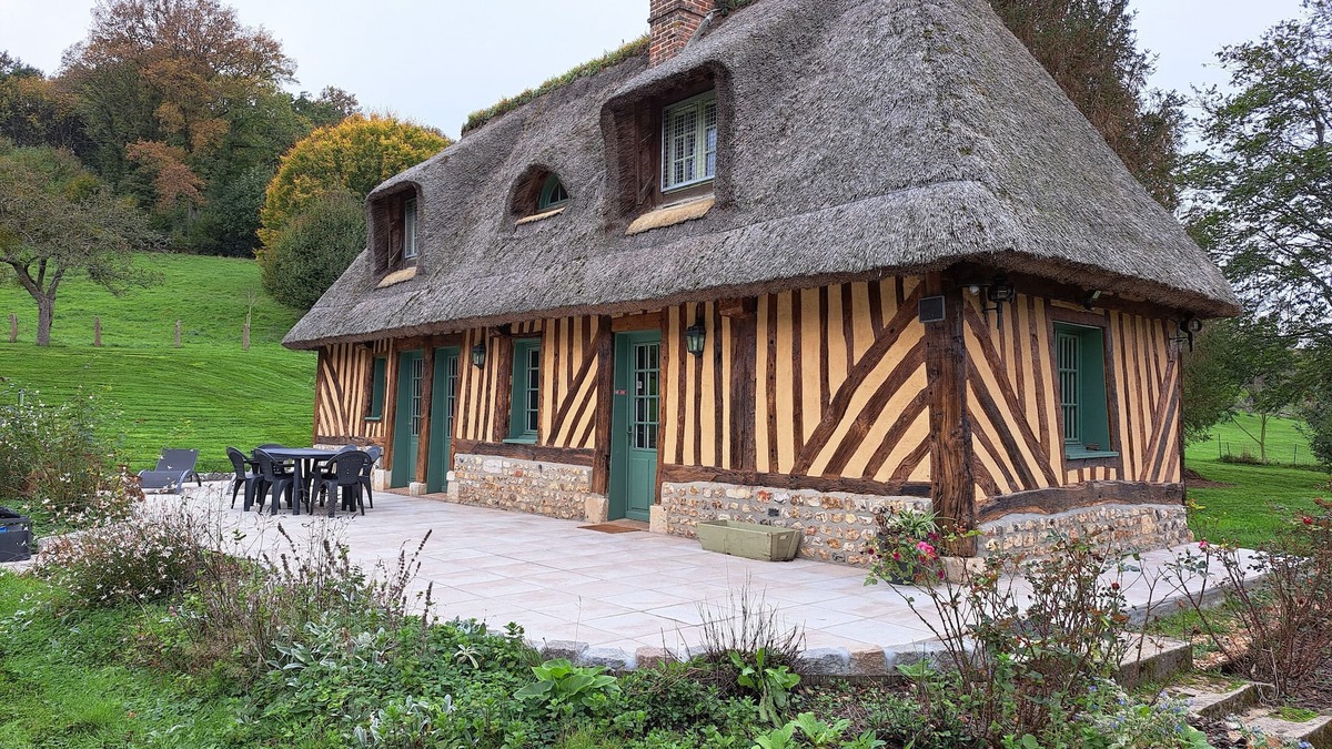 Conteville Cottage | Authentic thatched cottage near Honfleur
