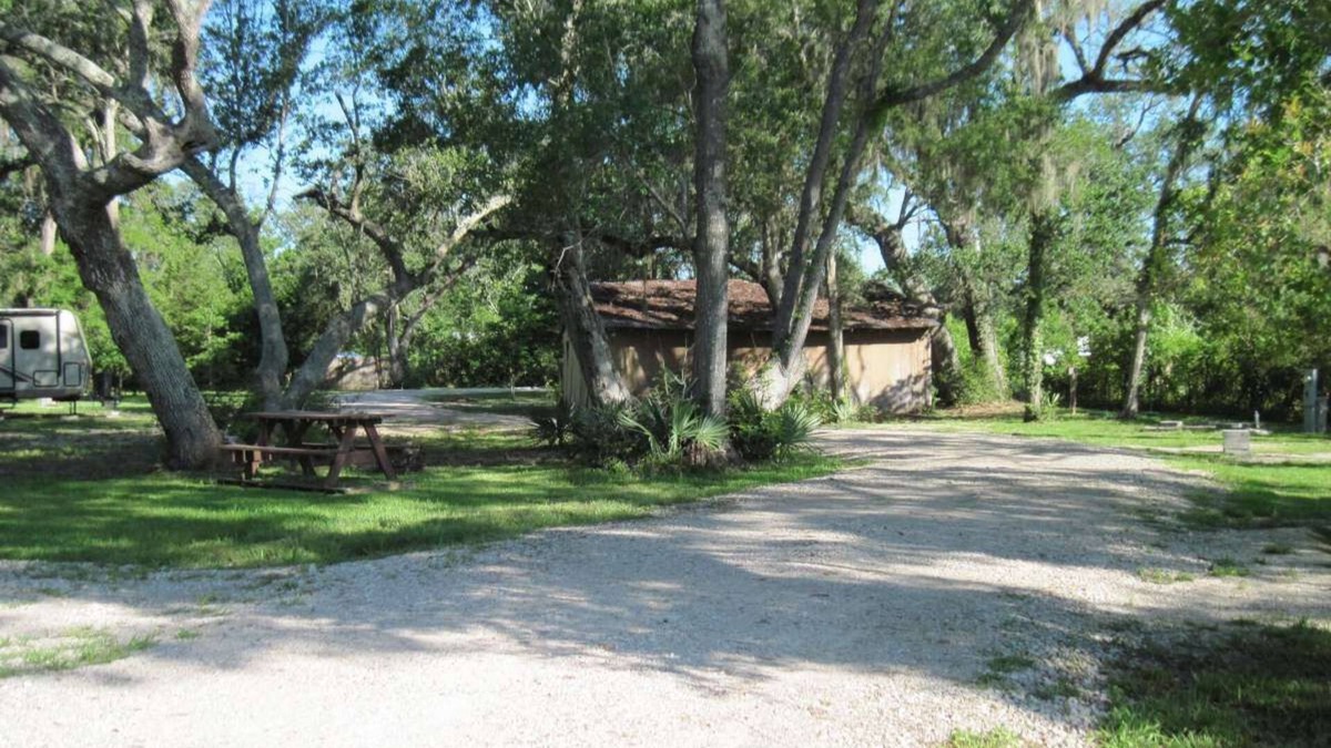 Cedar Lane House | Automated RV Space check in at Alexsandrarvpark.com - Full Hook Up Spaces Only