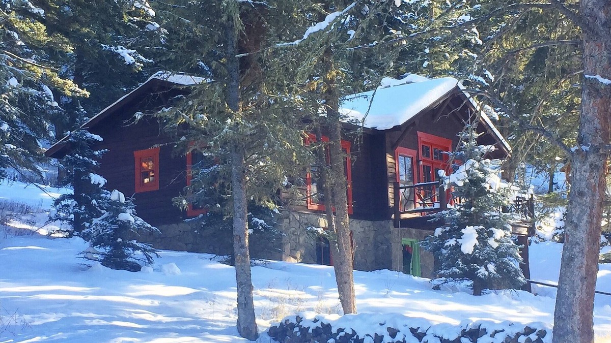 Gallatin Gateway Cabin | Autumn Discount on Montana Riverside Cabin