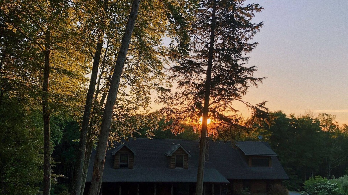 Dover Plains Cabin | AUTUMN IS BEAUTIFUL IN THE HUDSON VALLEY! 20% DISCOUNT OFFERED, PLEASE INQUIRE.