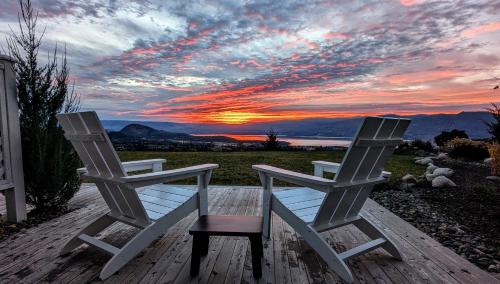Central Okanagan Bed & Breakfast | Autumn Lane B&B, Farmhouse Elegance & Stunning Lakeviews
