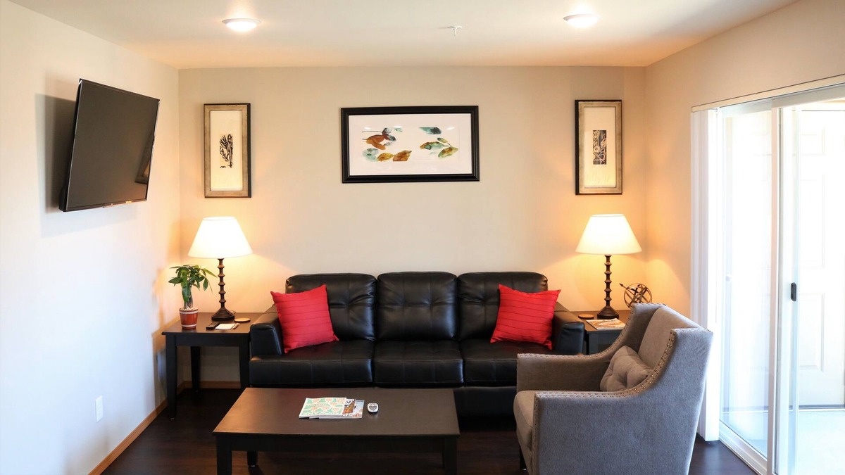 Airway Heights Apartment | Autumn Leaf Suites