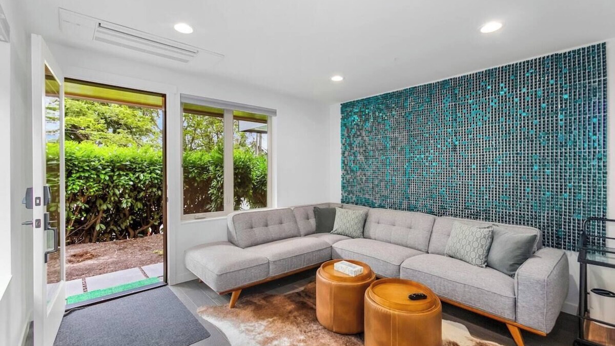 North Beacon Hill House | Autumn Leaves in Jefferson Park
