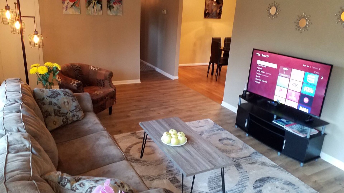 Rochester House | AUTUMN MAPLE HOUSE IN HENRIETTA, 3 BEDROOM, SPA SHOWER