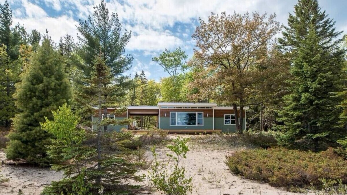 Beaver Island House | Autumn Sky - The Modern & Relaxing Beach Cottage