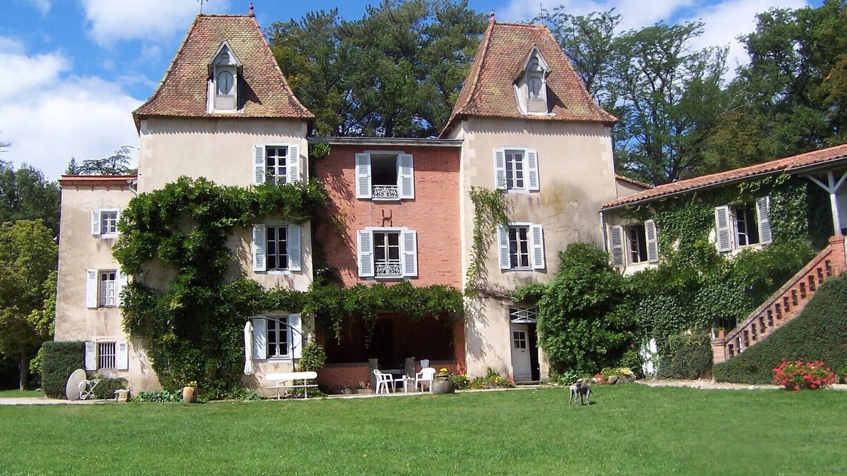 Escoutoux House | Auvergne large character house