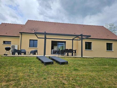 Venoy House | Aux charmes de la campagne