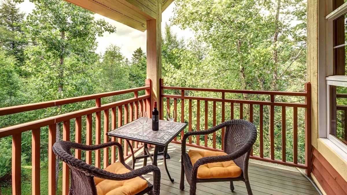 Tremblant-Les-Eaux Condo | Aux Couleurs du Temps