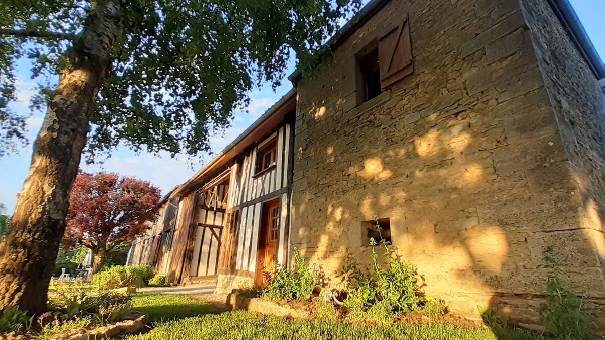 Louze Cottage | Aux Gites d'Haromagnyl - The Tower