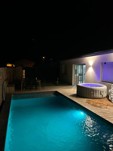 Ambares-et-Lagrave Villa | Aux portes de bordeaux Maison cocooning avec Piscine