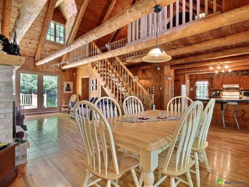 Lac-Megantic Ski Chalet | Aux Retrouvailles spa à l'année