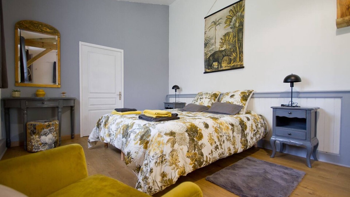 Noaillan Bed & Breakfast | Aux Tuileries" bed and breakfast