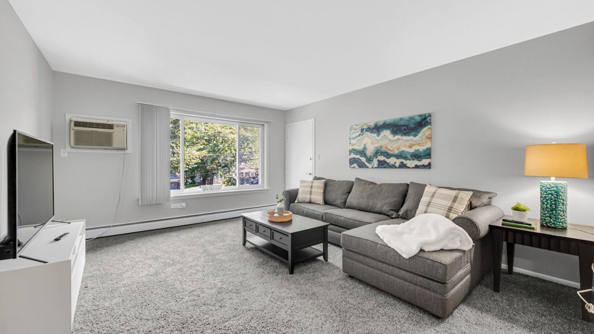 Crown Point Apartment | AVAIL 9/21 - 1 bed/1 bath downtown Crown Point