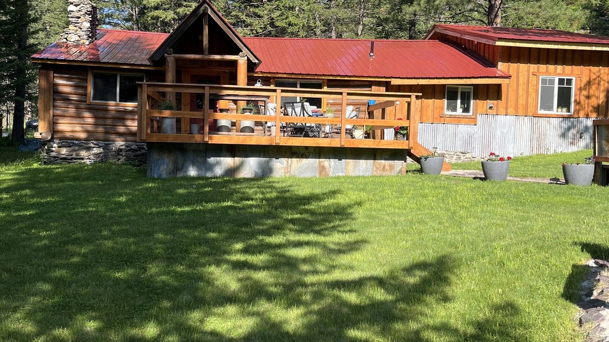 Alberton Cabin | Available dates in August! Beautiful cabin with a creek running through it.