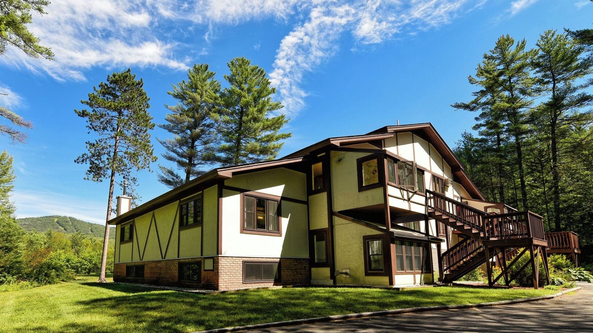 North Conway Condo | Available for the 2025 - 26 Ski Season, Views of Cranmore Mt.