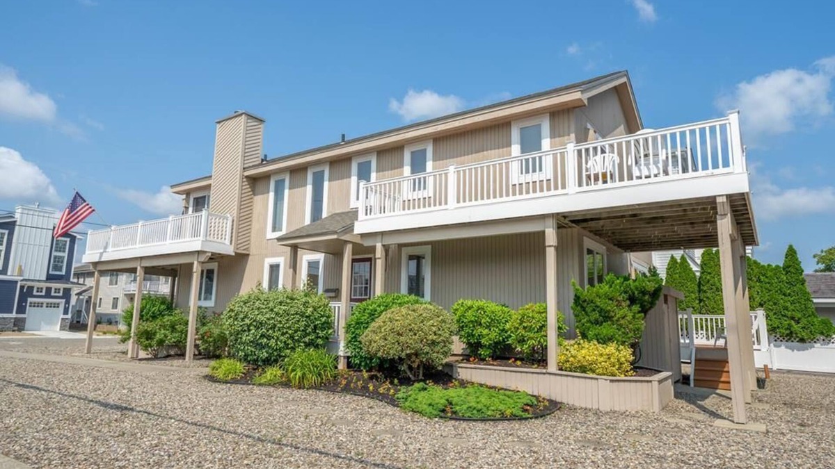 Avalon House | Avalon Beach Block 4 bedrooms & Den, PET FRIENDLY Sleeps 12