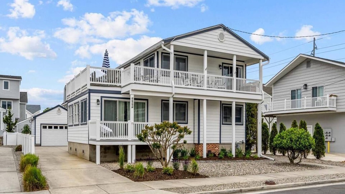 Avalon House | AVALON CLOSE TO BEACH 5 BEDRM 4 BATHS SLEEPS 14