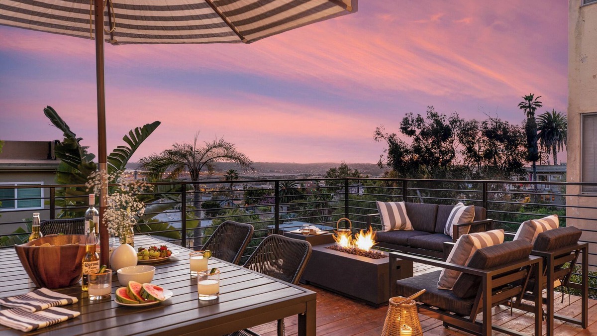 Middletown Condo | Avalon III by AvantStay | Mins to Gaslamp, Zoo & Airport | Beautiful Deck w/BBQ