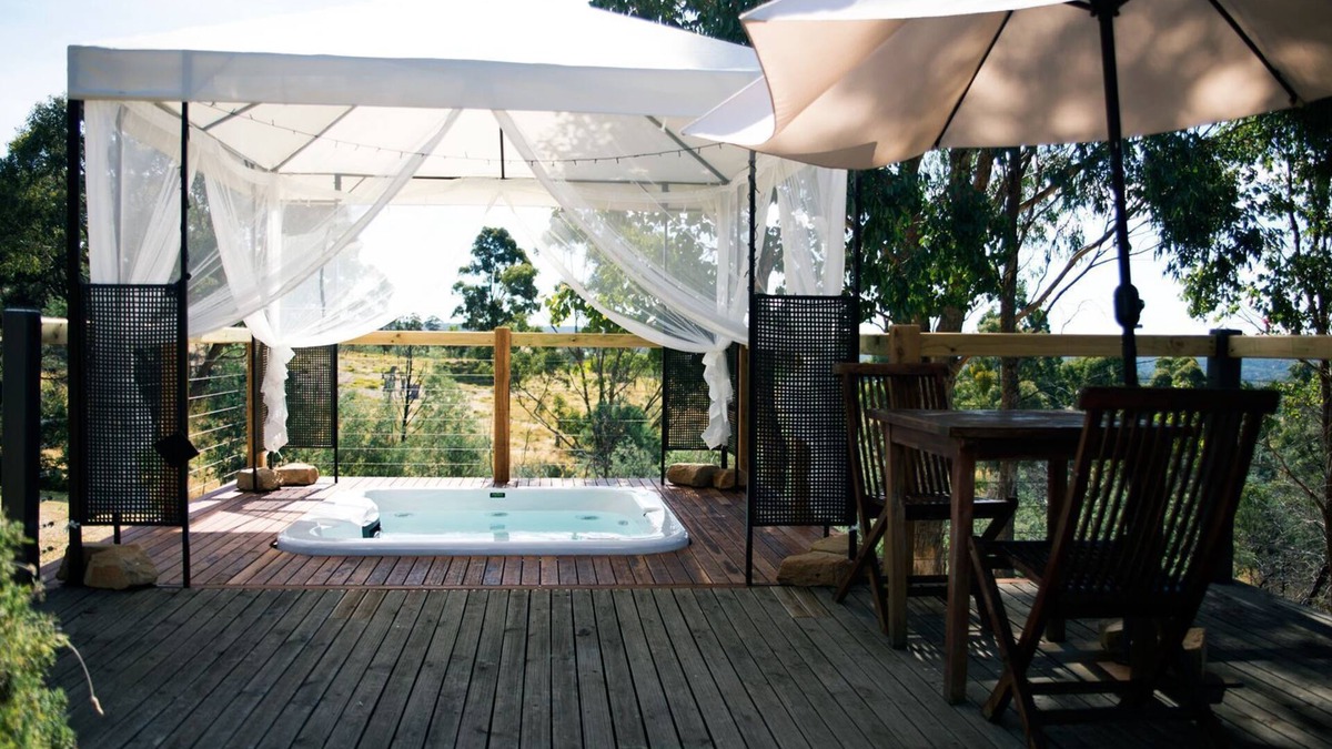 Elevated Plains Cottage | Avalon private spa villa - idyllic couples getaway