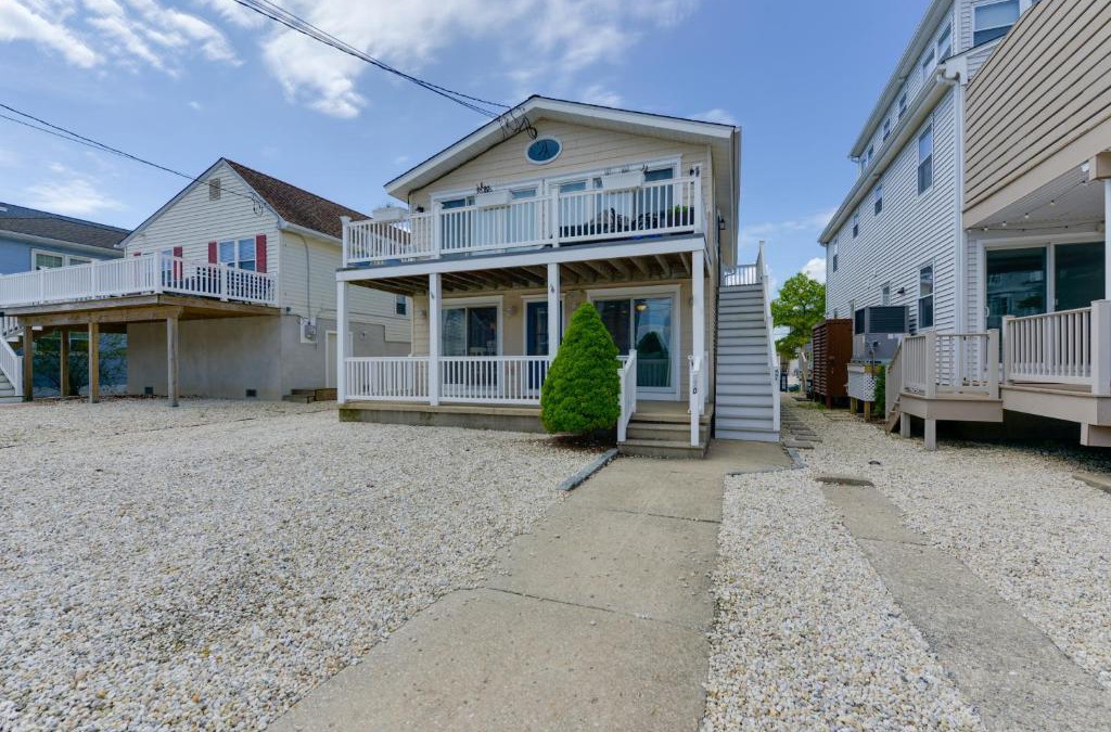 Avalon Apartment | Avalon Vacation Rental with Porch and Grill!