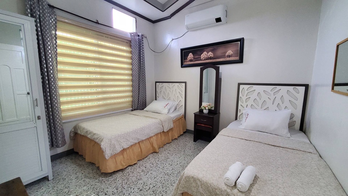Tayug House | AVE Homes D- 2 BDRMS, Parking, A/C, WiFi, Netflix