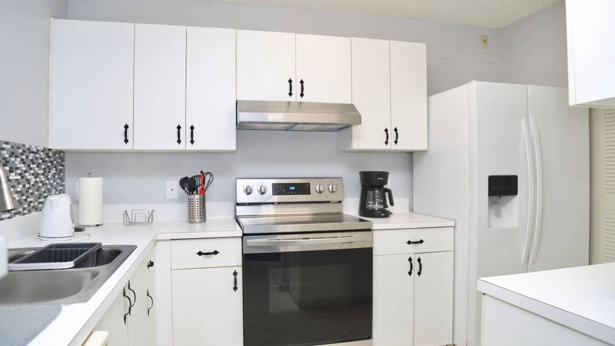 Aventura Apartment | Aventura | Pool Gym | Balcony | 7min Aventura Mall