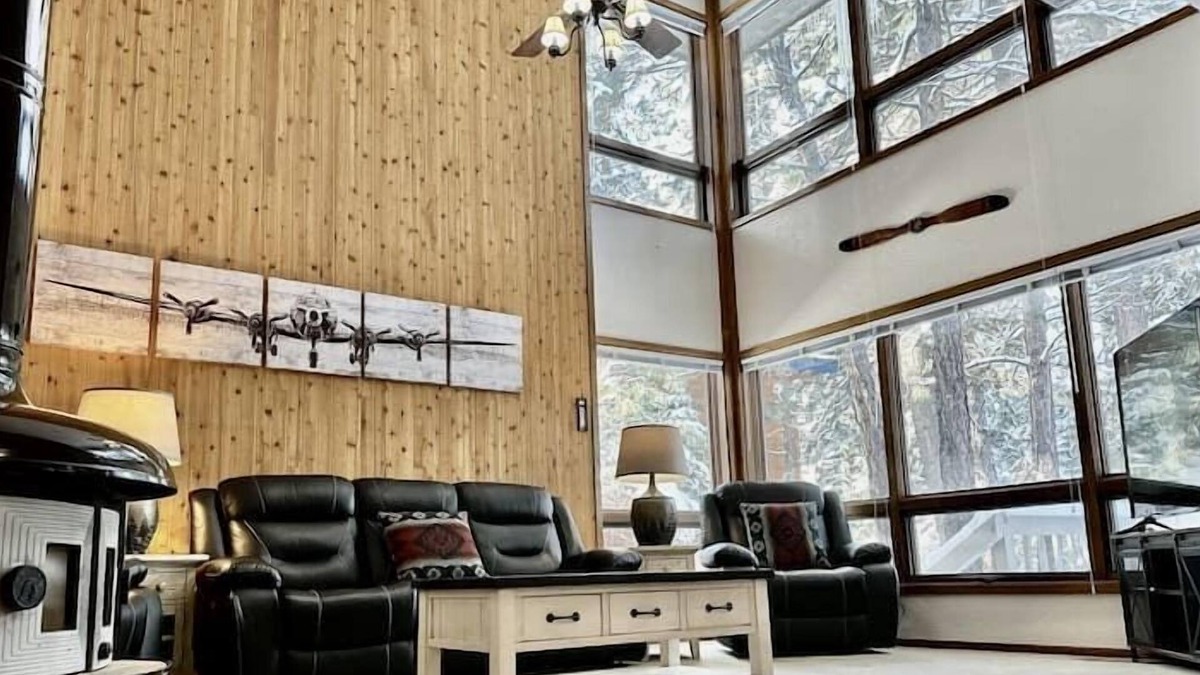 McCall Cabin | Aviators Located on the Golf Course, A/C, Ext Deck & BBQ, Aviators Albatross on the greens