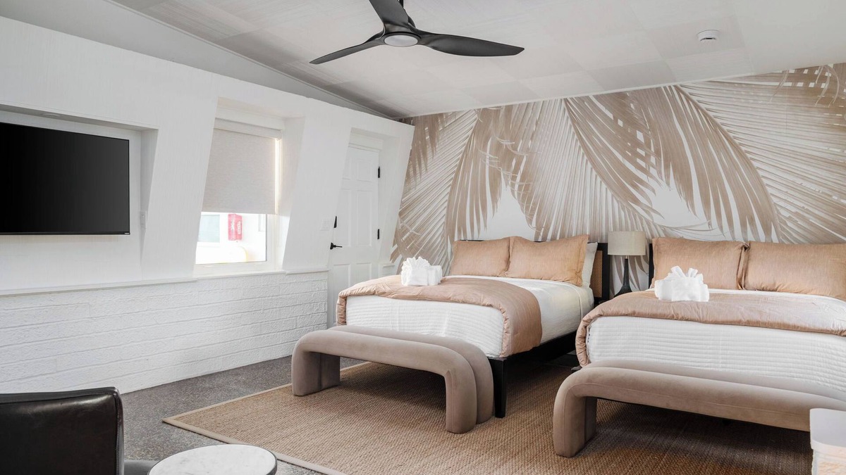 Vilano Beach Hotel | Aviles Double Full- 5 min walk to beach!