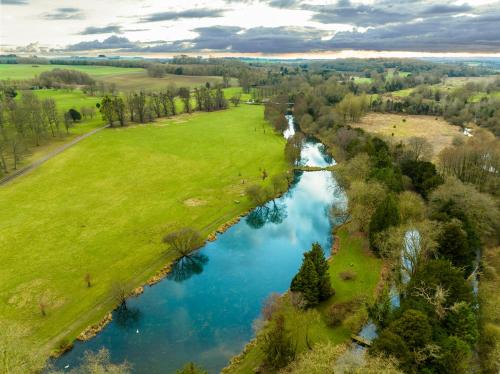 Itchen Abbas Hotel | Avington Lakes