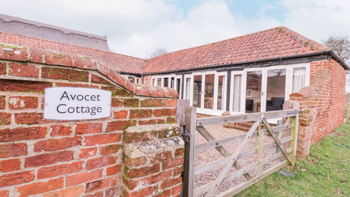 Dunwich Cottage | AVOCET COTTAGE, pet friendly, character holiday cottage in Westleton