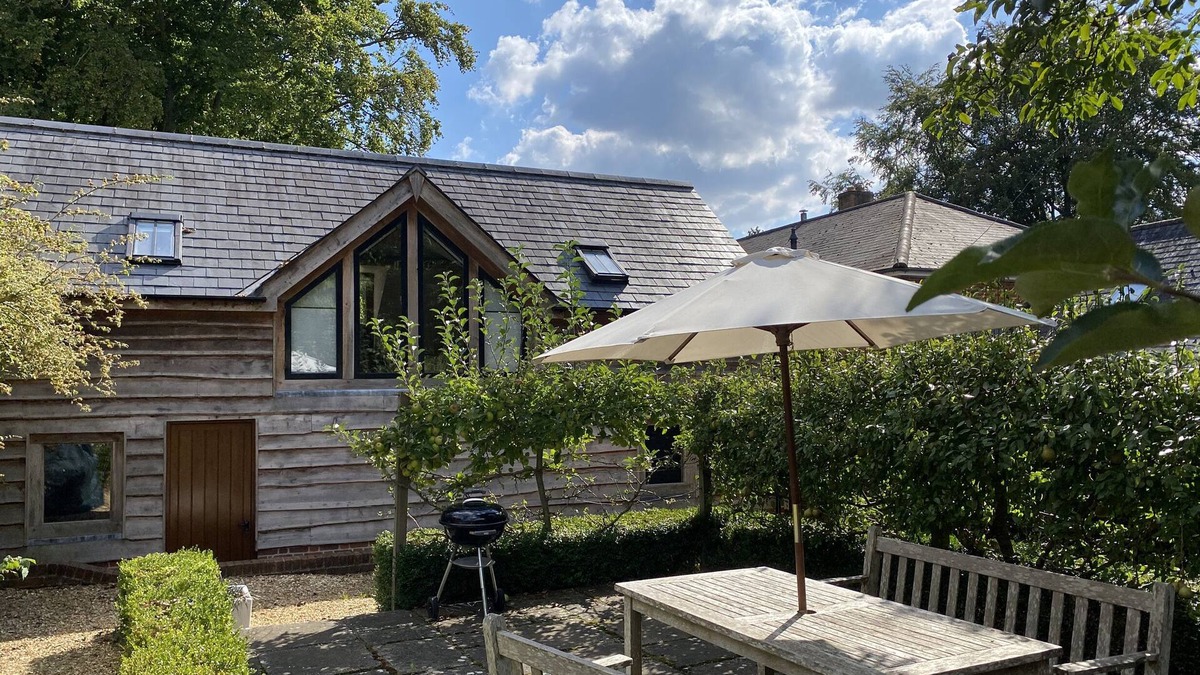 Salisbury Cottage | AVON TURN VIEW, romantic, with a garden in Alderbury