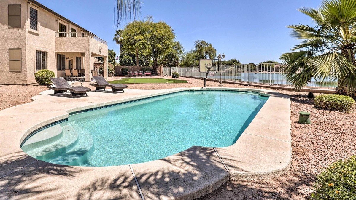 Crystal Gardens House | Avondale Abode: Pool, Lake Views & On-Site Fishing