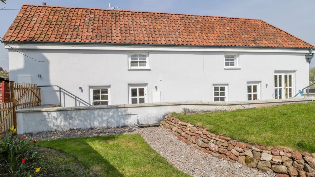Pill Cottage | AVONSIDE COTTAGE, pet friendly, with a garden in Pill, Somerset